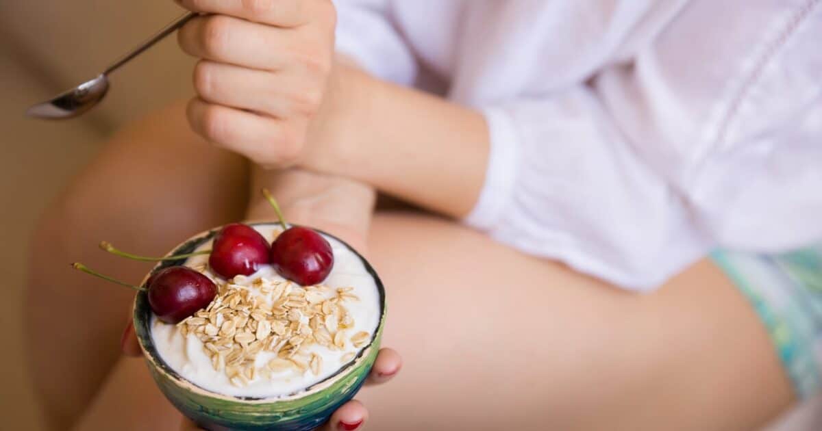 If Your Stomach Gurgles Before Bed, Here's What to Eat to Avoid Spiking Blood Sugar, a Dietitian Advises