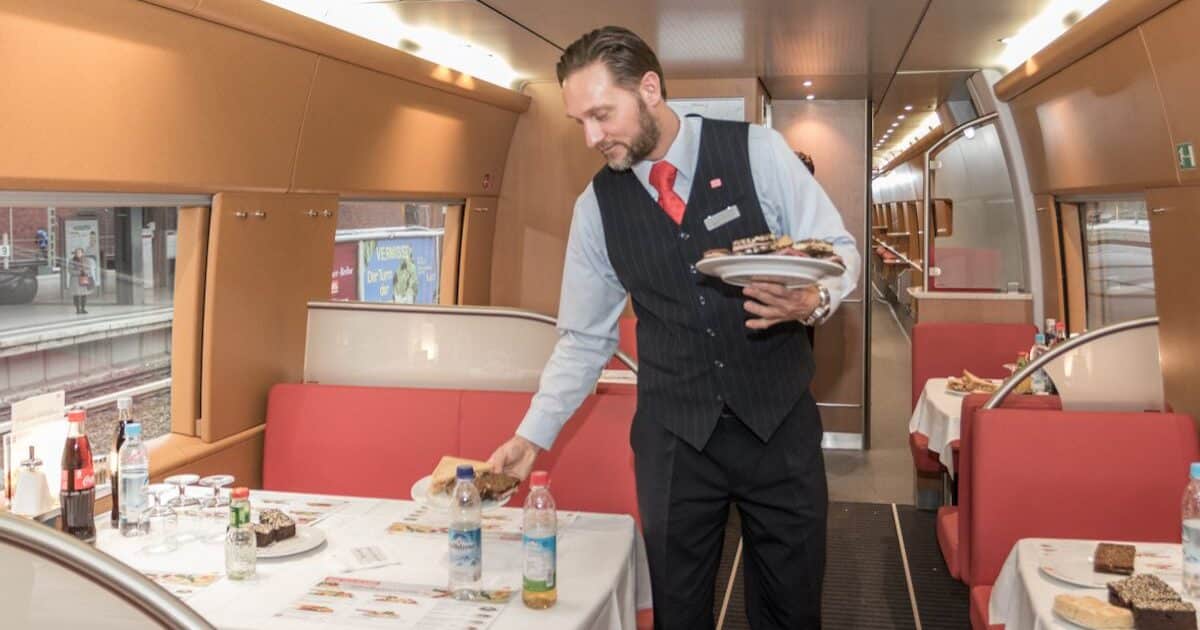 Railway catering employee recovers food from... the trash and serves it to passengers