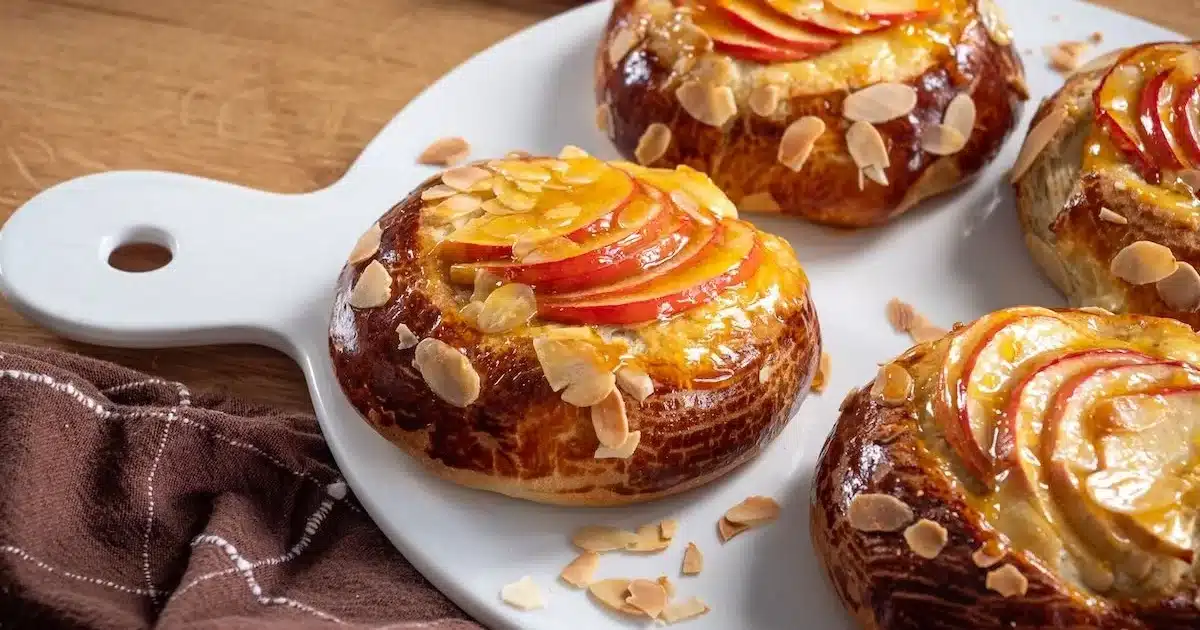 The Sweetest Snack of the Moment: Soft Little Apple and Almond Brioche!