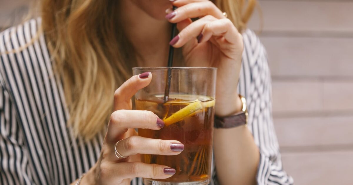 "You Think This Tea Is a Healthy Option, But It's Not," Warns a Doctor